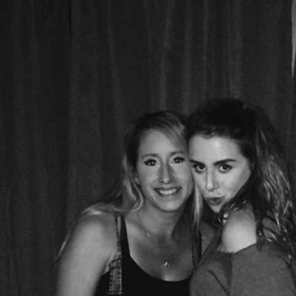 Meet your Posher, Jennifer - Picture 1 of 8